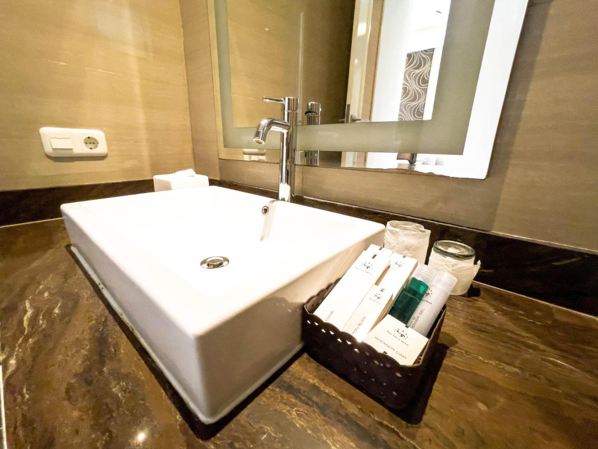 New Surya Hotel Banyuwangi  Kültér fotó