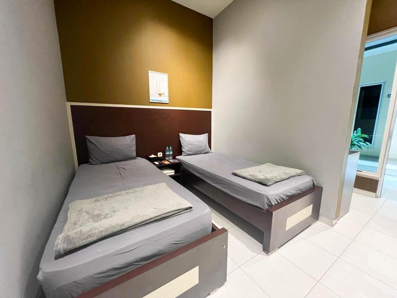 New Surya Hotel Banyuwangi  Kültér fotó